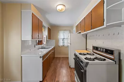 1575 Idlewood Avenue, Akron, OH 44313 - Photo 9