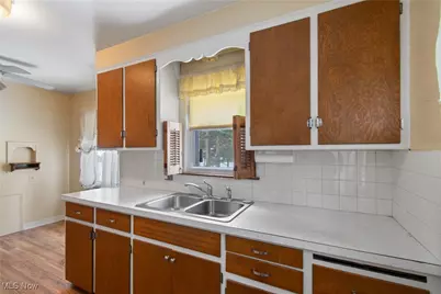 1575 Idlewood Avenue, Akron, OH 44313 - Photo 11