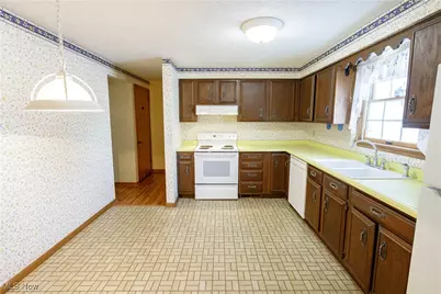 425 Providence Avenue SE, New Philadelphia, OH 44663 - Photo 7