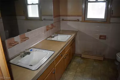 1649 Lancaster Drive, Youngstown, OH 44511 - Photo 11