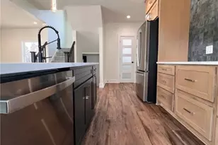 221 W 10th St, Dover, OH 44622 - Photo 15