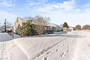 2103 Bollinger Ave NE, Canton, OH 44705 - Photo 3