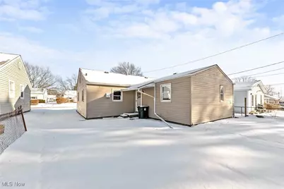 2103 Bollinger Avenue NE, Canton, OH 44705 - Photo 5