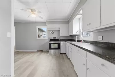 2103 Bollinger Avenue NE, Canton, OH 44705 - Photo 9