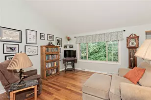 10955 Auburn Rd, Chardon, OH 44024 - Photo 3