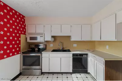 4542 Camelot Circle, Green, OH 44685 - Photo 7