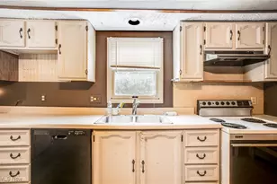 917 S Irvine Ave, Masury, OH 44438 - Photo 3