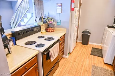 285 Ivy Hill Lane #B-18, Medina, OH 44256 - Photo 3