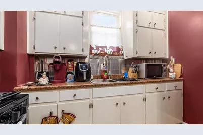 914 Taylor Avenue, Cambridge, OH 43725 - Photo 9