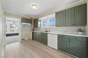 437 Erie St, Barberton, OH 44203 - Photo 7