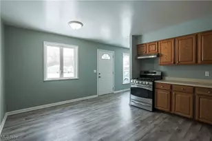 532 Wesley Ave, Elyria, OH 44035 - Photo 3