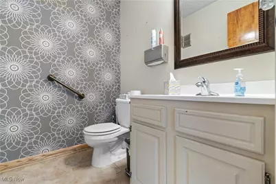 2372 S Union Avenue, Alliance, OH 44601 - Photo 33