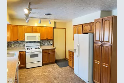 1381 Robb Road, Conneaut, OH 44030 - Photo 17