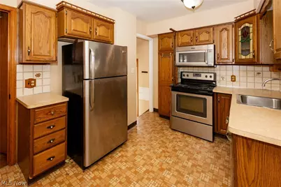 29933 Enid Road, Wickliffe, OH 44092 - Photo 5