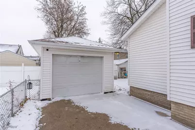 946 Bellflower Avenue SW, Canton, OH 44710 - Photo 9