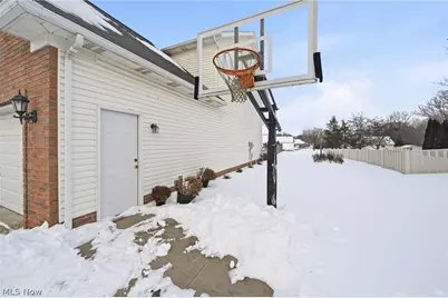 11080 Dunsby Avenue NW, Uniontown, OH 44685 - Photo 41