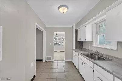 805 Woodland Avenue, Elyria, OH 44035 - Photo 9