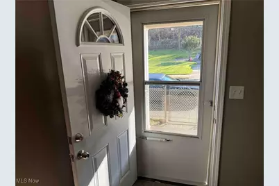 806 Howard Street, Bridgeport, OH 43912 - Photo 3