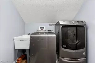 100 Pembridge Ct, Sheffield Lake, OH 44054 - Photo 29