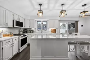 100 Pembridge Ct, Sheffield Lake, OH 44054 - Photo 5