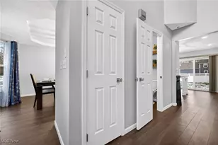 100 Pembridge Ct, Sheffield Lake, OH 44054 - Photo 13