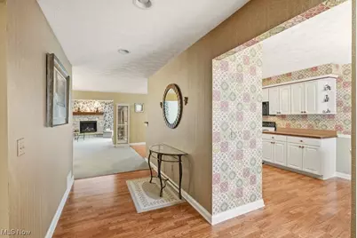 10290 Honeysuckle Lane, Grandview Heights, OH 44147 - Photo 3