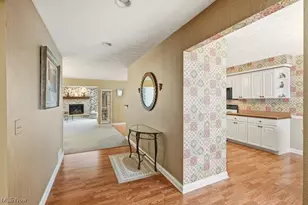 10290 Honeysuckle Ln, Grandview Heights, OH 44147 - Photo 3