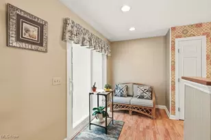 10290 Honeysuckle Ln, Grandview Heights, OH 44147 - Photo 15