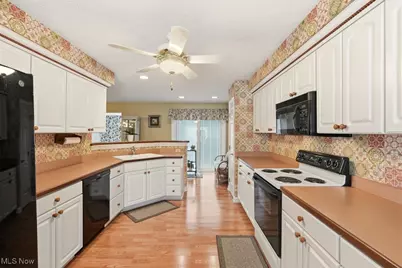 10290 Honeysuckle Lane, Grandview Heights, OH 44147 - Photo 9