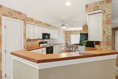 10290 Honeysuckle Lane, Grandview Heights, OH 44147 - Photo 11