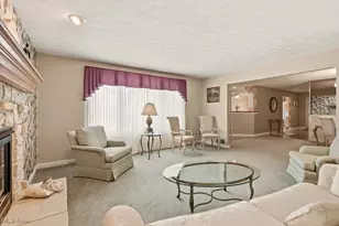 10290 Honeysuckle Ln, Grandview Heights, OH 44147 - Photo 5