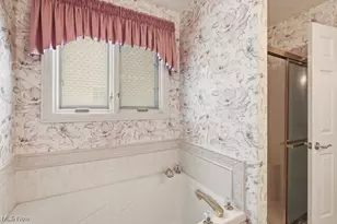 10290 Honeysuckle Ln, Grandview Heights, OH 44147 - Photo 19