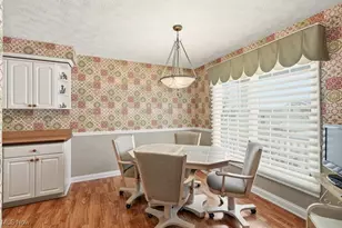 10290 Honeysuckle Ln, Grandview Heights, OH 44147 - Photo 13