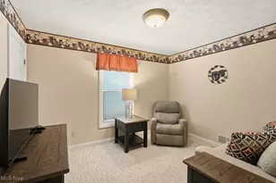 10290 Honeysuckle Ln, Grandview Heights, OH 44147 - Photo 21