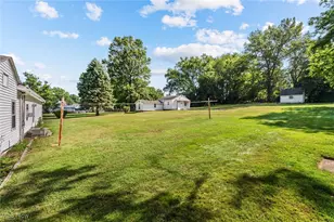 43 S Van Buren Ave, Barberton, OH 44203 - Photo 5