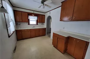 18870 Monterey Ave, Euclid, OH 44119 - Photo 3