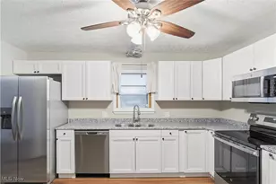 3212 Foxmoor St NE, Hartville, OH 44632 - Photo 9