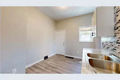 3411 W 49th Street, Loveland, OH 44102 - Photo 5