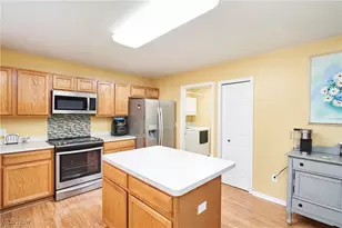 8708 Chesea Ct, Sagamore Hills, OH 44067 - Photo 9