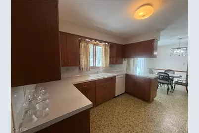 2612 Frostwood Drive, Austintown, OH 44515 - Photo 7