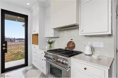 10311 Hunting Hills Avenue NE, Hartville, OH 44632 - Photo 11