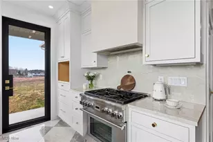 10311 Hunting Hills Ave NE, Hartville, OH 44632 - Photo 11