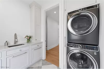 10311 Hunting Hills Avenue NE, Hartville, OH 44632 - Photo 13