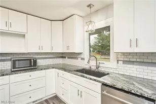 4110 Big Spruce Dr, Akron, OH 44333 - Photo 7