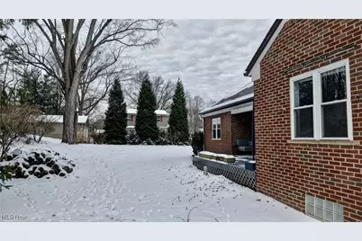 106 Maplecrest Street SW, North Canton, OH 44720 - Photo 33