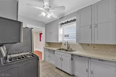 131 25th Street NW, Barberton, OH 44203 - Photo 11