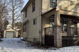 1235 Bellows St, Akron, OH 44301 - Photo 3