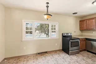 19120 Haskins Rd, Chagrin Falls, OH 44023 - Photo 7