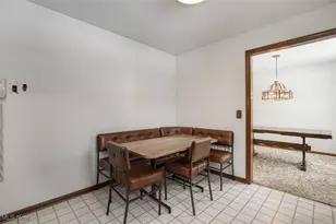 17060 Creighton Dr, Chagrin Falls, OH 44023 - Photo 9