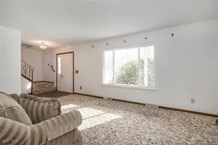 17060 Creighton Dr, Chagrin Falls, OH 44023 - Photo 3